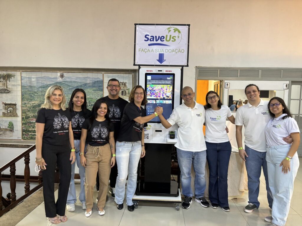 Totem SaveUs em evento parceiro